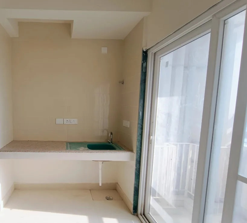 DDA Janta Awaas 2026 — EWS flat ka kitchen platform aur balcony darwaza